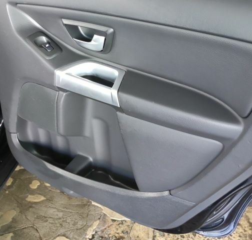 Чорний Вольво ХС90, об'ємом двигуна 2 л та пробігом 270 тис. км за 7300 $, фото 19 на Automoto.ua