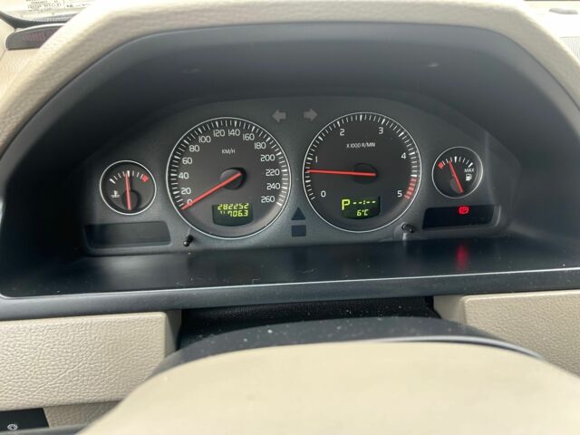 Чорний Вольво ХС90, об'ємом двигуна 2.4 л та пробігом 282 тис. км за 8950 $, фото 9 на Automoto.ua