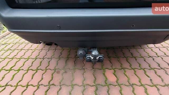 Черный Вольво ХС90, объемом двигателя 2.5 л и пробегом 326 тыс. км за 9500 $, фото 5 на Automoto.ua