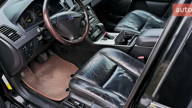 Черный Вольво ХС90, объемом двигателя 2.5 л и пробегом 326 тыс. км за 9500 $, фото 7 на Automoto.ua
