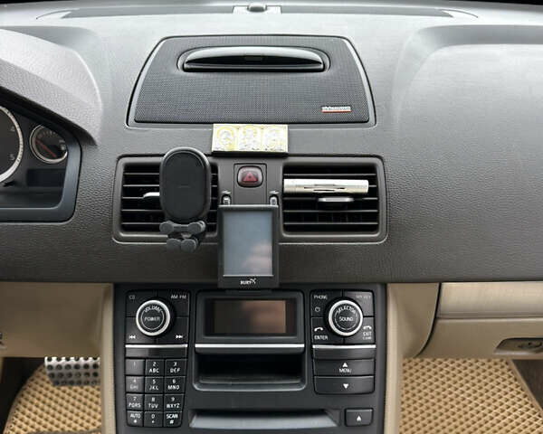 Черный Вольво ХС90, объемом двигателя 2.4 л и пробегом 257 тыс. км за 11300 $, фото 17 на Automoto.ua