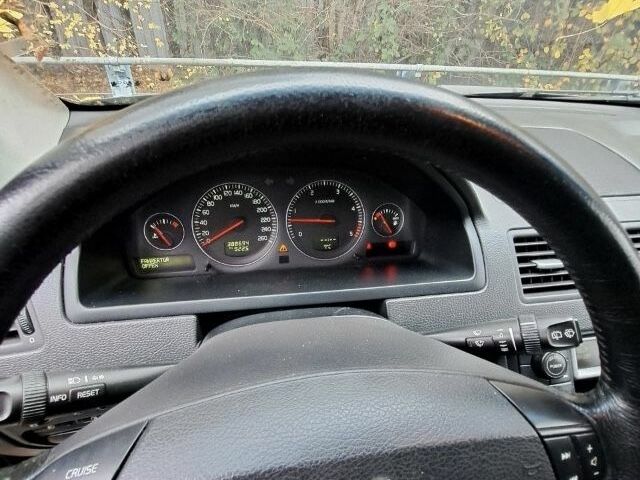 Чорний Вольво ХС90, об'ємом двигуна 2.4 л та пробігом 370 тис. км за 5499 $, фото 4 на Automoto.ua