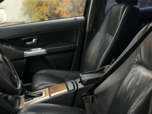 Черный Вольво ХС90, объемом двигателя 2.4 л и пробегом 300 тыс. км за 6150 $, фото 13 на Automoto.ua