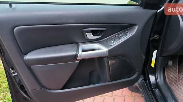 Черный Вольво ХС90, объемом двигателя 2.5 л и пробегом 326 тыс. км за 9500 $, фото 17 на Automoto.ua