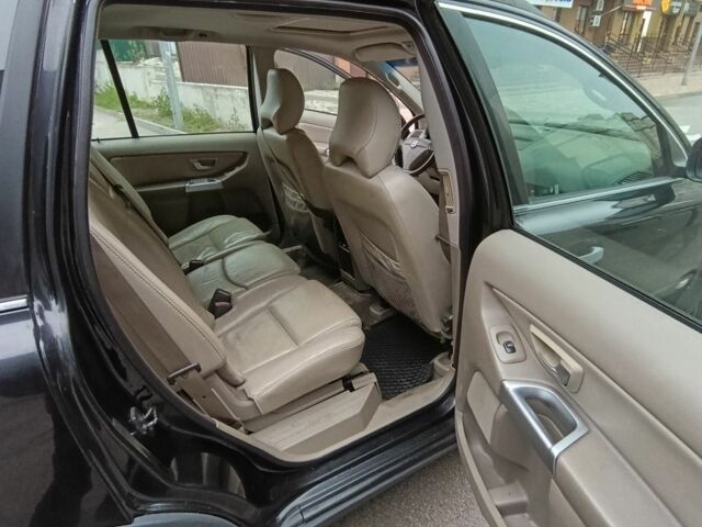 Черный Вольво ХС90, объемом двигателя 2.4 л и пробегом 379 тыс. км за 4800 $, фото 7 на Automoto.ua