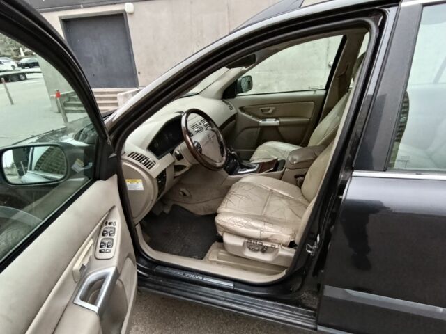 Черный Вольво ХС90, объемом двигателя 2.4 л и пробегом 379 тыс. км за 4800 $, фото 4 на Automoto.ua