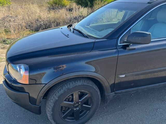 Черный Вольво ХС90, объемом двигателя 2.5 л и пробегом 300 тыс. км за 5500 $, фото 1 на Automoto.ua