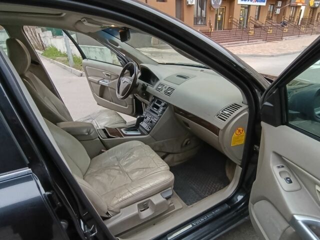 Черный Вольво ХС90, объемом двигателя 2.4 л и пробегом 379 тыс. км за 4800 $, фото 6 на Automoto.ua