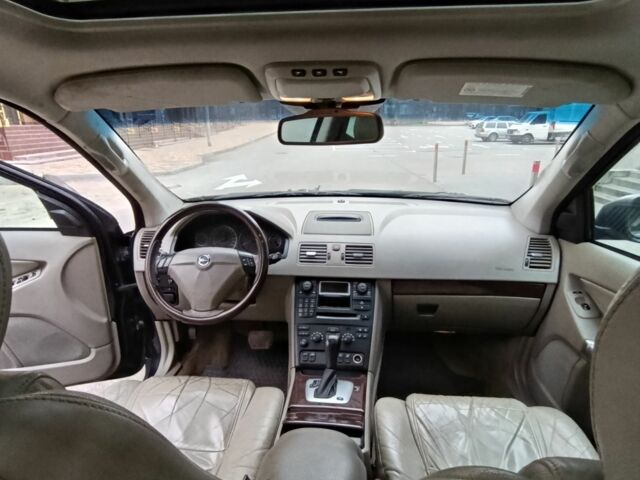 Черный Вольво ХС90, объемом двигателя 2.4 л и пробегом 379 тыс. км за 4800 $, фото 9 на Automoto.ua