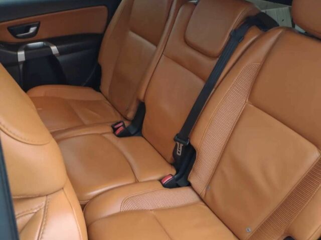 Чорний Вольво ХС90, об'ємом двигуна 2.4 л та пробігом 239 тис. км за 2700 $, фото 10 на Automoto.ua