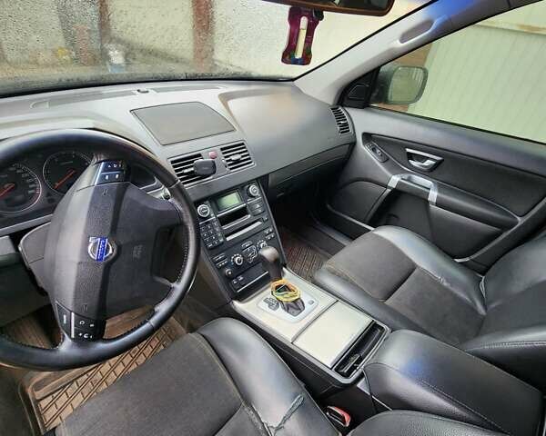 Черный Вольво ХС90, объемом двигателя 2.4 л и пробегом 300 тыс. км за 12000 $, фото 9 на Automoto.ua