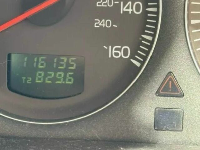 Чорний Вольво ХС90, об'ємом двигуна 2.4 л та пробігом 165 тис. км за 3574 $, фото 4 на Automoto.ua