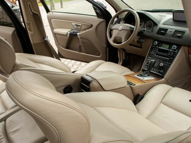 Черный Вольво ХС90, объемом двигателя 2.4 л и пробегом 210 тыс. км за 3333 $, фото 5 на Automoto.ua