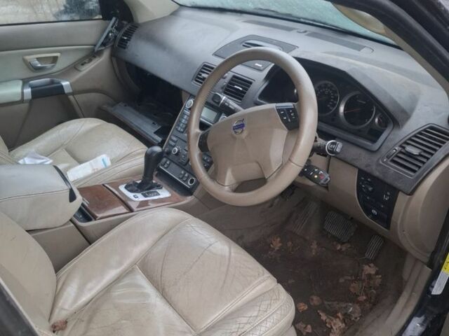 Черный Вольво ХС90, объемом двигателя 2.4 л и пробегом 144 тыс. км за 2086 $, фото 4 на Automoto.ua