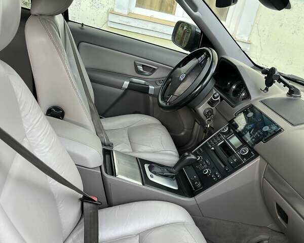 Черный Вольво ХС90, объемом двигателя 2.4 л и пробегом 320 тыс. км за 10500 $, фото 6 на Automoto.ua