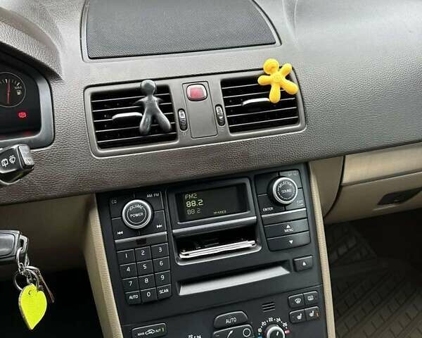 Чорний Вольво ХС90, об'ємом двигуна 2.4 л та пробігом 422 тис. км за 11500 $, фото 21 на Automoto.ua