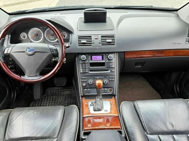 Чорний Вольво ХС90, об'ємом двигуна 2.4 л та пробігом 211 тис. км за 2386 $, фото 4 на Automoto.ua