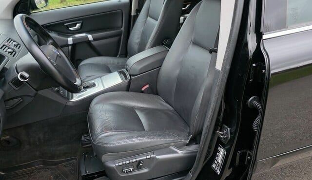 Чорний Вольво ХС90, об'ємом двигуна 2.4 л та пробігом 200 тис. км за 3900 $, фото 14 на Automoto.ua