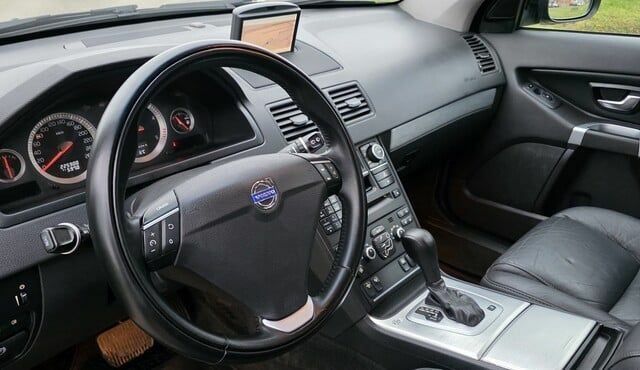 Чорний Вольво ХС90, об'ємом двигуна 2.4 л та пробігом 200 тис. км за 3900 $, фото 12 на Automoto.ua