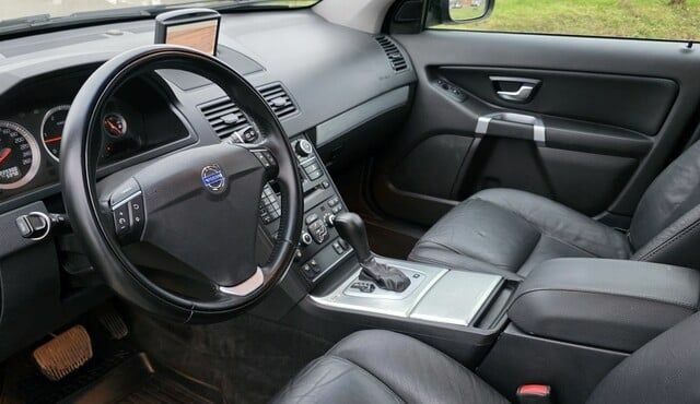 Чорний Вольво ХС90, об'ємом двигуна 2.4 л та пробігом 200 тис. км за 3900 $, фото 11 на Automoto.ua