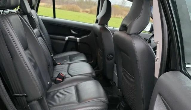 Чорний Вольво ХС90, об'ємом двигуна 2.4 л та пробігом 200 тис. км за 3900 $, фото 15 на Automoto.ua