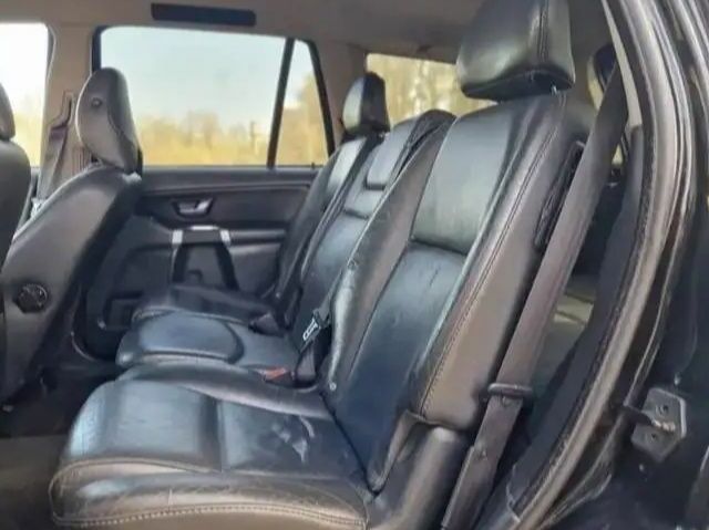 Черный Вольво ХС90, объемом двигателя 2.4 л и пробегом 210 тыс. км за 2750 $, фото 6 на Automoto.ua