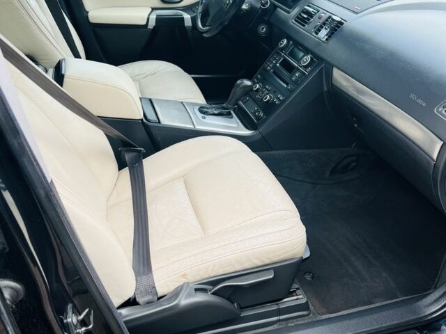 Чорний Вольво ХС90, об'ємом двигуна 2.4 л та пробігом 295 тис. км за 7700 $, фото 13 на Automoto.ua