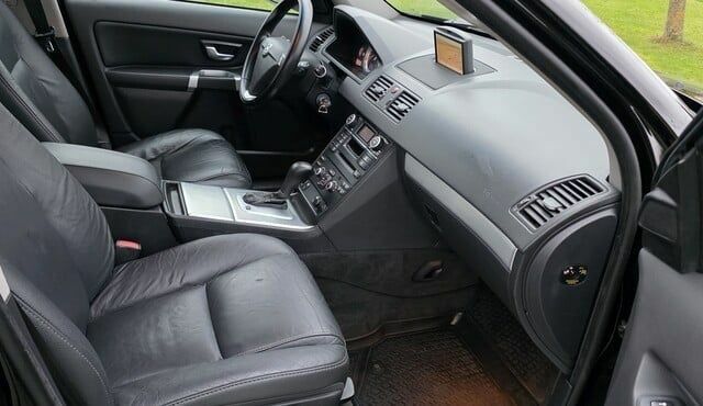 Чорний Вольво ХС90, об'ємом двигуна 2.4 л та пробігом 200 тис. км за 3900 $, фото 10 на Automoto.ua