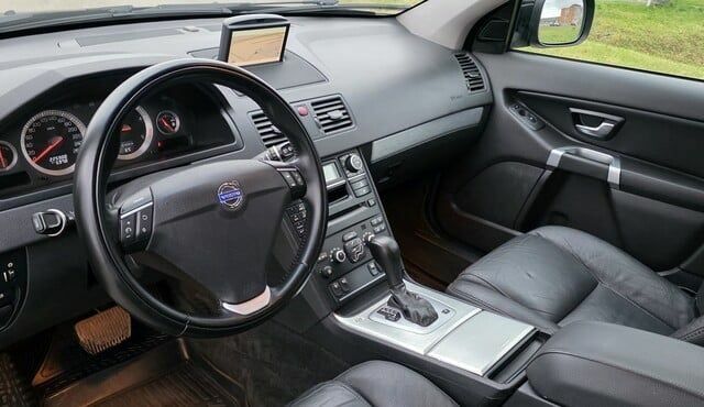 Чорний Вольво ХС90, об'ємом двигуна 2.4 л та пробігом 200 тис. км за 3900 $, фото 13 на Automoto.ua