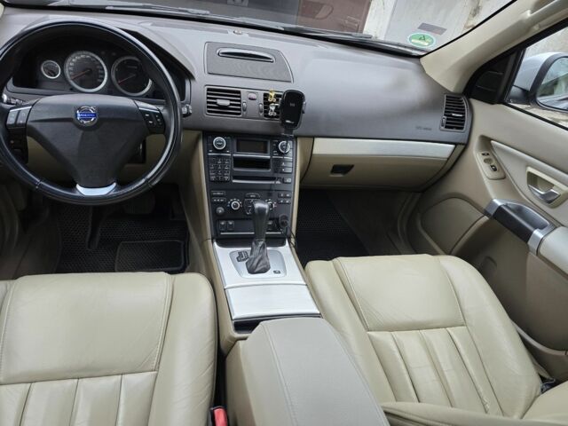 Черный Вольво ХС90, объемом двигателя 2.4 л и пробегом 240 тыс. км за 3400 $, фото 6 на Automoto.ua