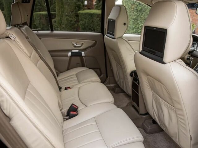 Чорний Вольво ХС90, об'ємом двигуна 2.4 л та пробігом 243 тис. км за 4600 $, фото 6 на Automoto.ua