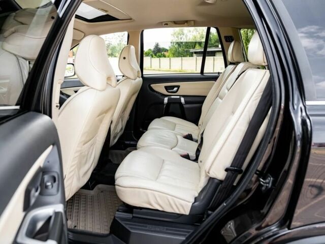 Черный Вольво ХС90, объемом двигателя 2.4 л и пробегом 215 тыс. км за 3572 $, фото 7 на Automoto.ua