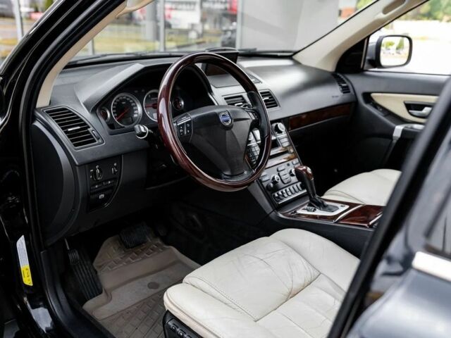 Чорний Вольво ХС90, об'ємом двигуна 2.4 л та пробігом 240 тис. км за 3300 $, фото 4 на Automoto.ua