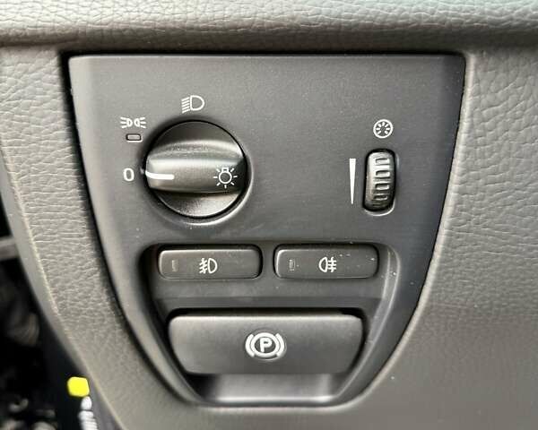 Черный Вольво ХС90, объемом двигателя 2.5 л и пробегом 210 тыс. км за 10999 $, фото 27 на Automoto.ua