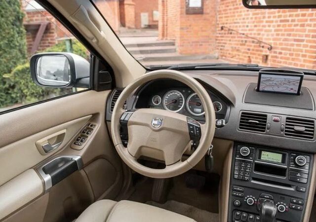 Черный Вольво ХС90, объемом двигателя 2.39 л и пробегом 280 тыс. км за 4500 $, фото 4 на Automoto.ua