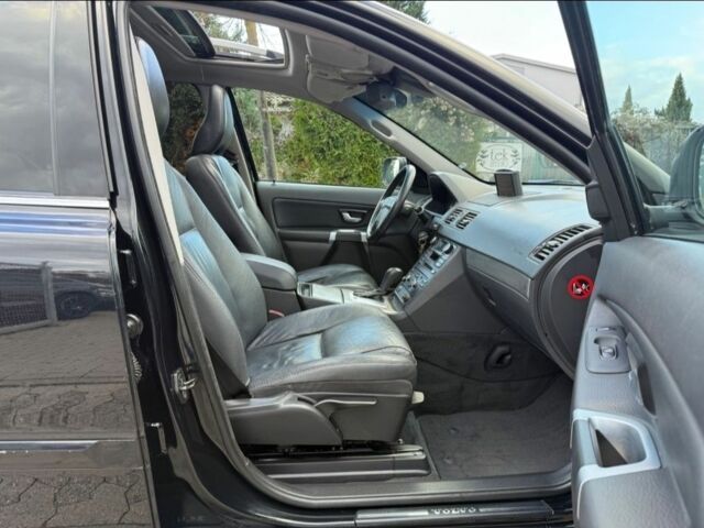 Черный Вольво ХС90, объемом двигателя 2.4 л и пробегом 270 тыс. км за 3100 $, фото 9 на Automoto.ua