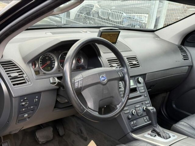 Черный Вольво ХС90, объемом двигателя 2.4 л и пробегом 270 тыс. км за 3100 $, фото 7 на Automoto.ua