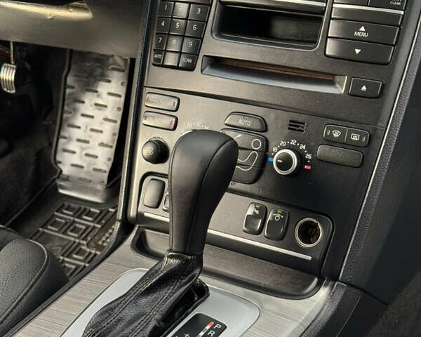 Чорний Вольво ХС90, об'ємом двигуна 2.4 л та пробігом 235 тис. км за 16500 $, фото 33 на Automoto.ua