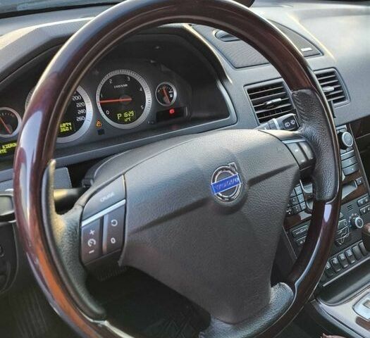 Черный Вольво ХС90, объемом двигателя 2.4 л и пробегом 187 тыс. км за 4650 $, фото 7 на Automoto.ua