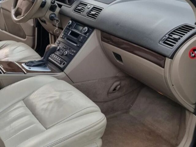 Чорний Вольво ХС90, об'ємом двигуна 2.4 л та пробігом 342 тис. км за 2700 $, фото 9 на Automoto.ua