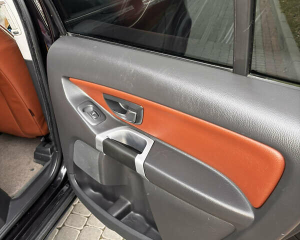 Черный Вольво ХС90, объемом двигателя 2.4 л и пробегом 250 тыс. км за 17500 $, фото 18 на Automoto.ua