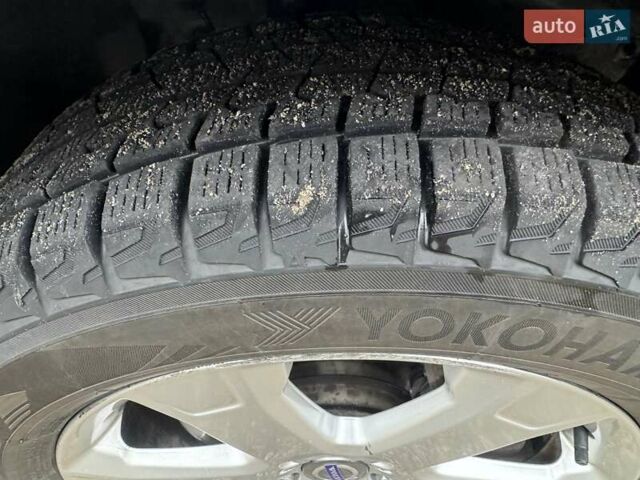 Чорний Вольво ХС90, об'ємом двигуна 2.4 л та пробігом 237 тис. км за 18300 $, фото 16 на Automoto.ua