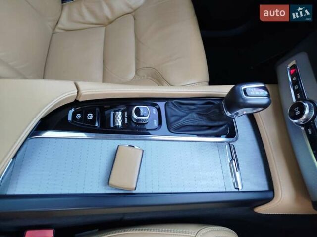 Чорний Вольво ХС90, об'ємом двигуна 2 л та пробігом 261 тис. км за 29300 $, фото 15 на Automoto.ua