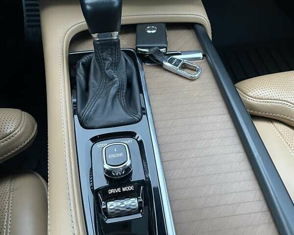 Чорний Вольво ХС90, об'ємом двигуна 1.97 л та пробігом 178 тис. км за 25700 $, фото 17 на Automoto.ua