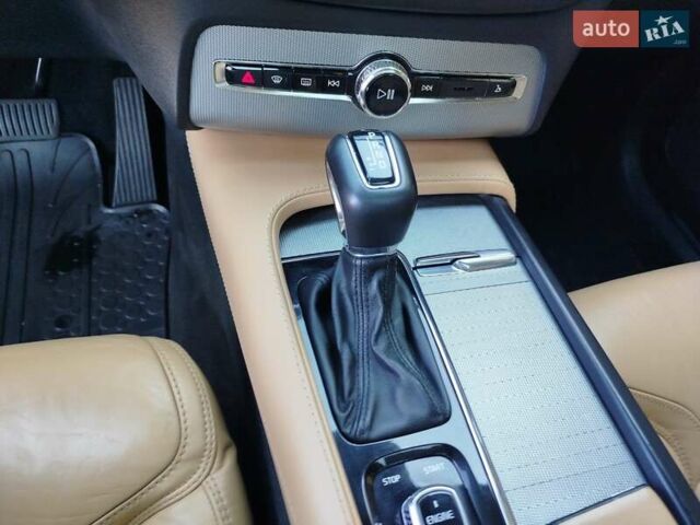 Чорний Вольво ХС90, об'ємом двигуна 2 л та пробігом 261 тис. км за 29300 $, фото 65 на Automoto.ua