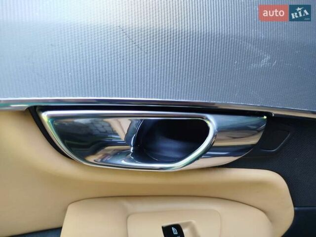 Чорний Вольво ХС90, об'ємом двигуна 2 л та пробігом 261 тис. км за 29300 $, фото 63 на Automoto.ua