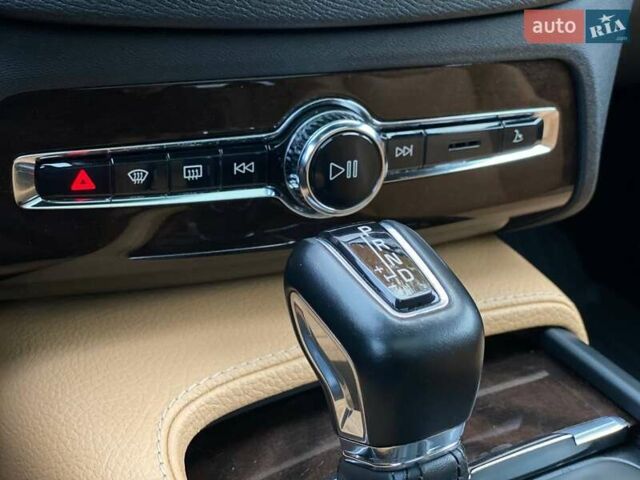 Вольво ХС90 2015 в Киеве на Automoto.ua Черный Вольво ХС90, объемом двигателя 1.97 л и пробегом 231 тыс. км за 22990 $, фото 39 на Automoto.ua