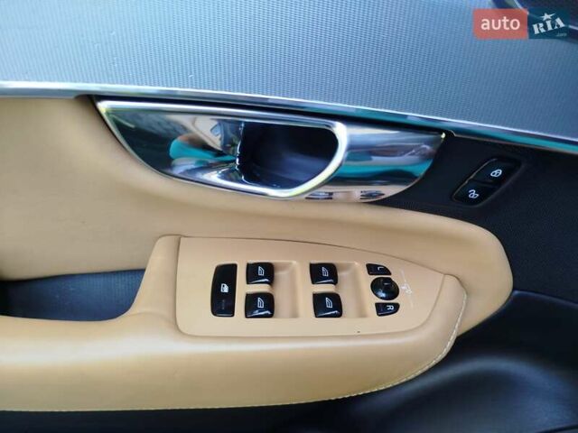 Чорний Вольво ХС90, об'ємом двигуна 2 л та пробігом 261 тис. км за 29300 $, фото 16 на Automoto.ua