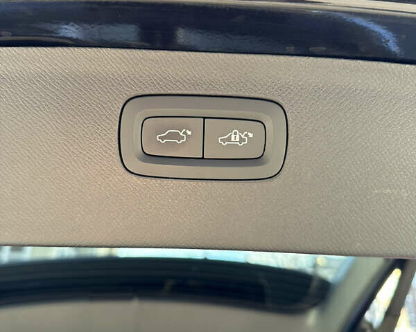 Чорний Вольво ХС90, об'ємом двигуна 2 л та пробігом 131 тис. км за 33900 $, фото 33 на Automoto.ua