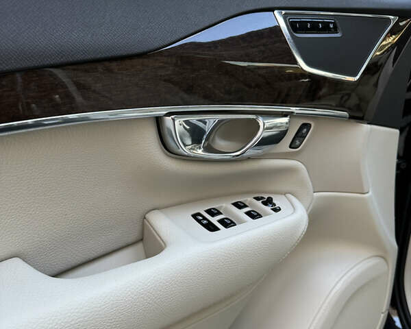 Чорний Вольво ХС90, об'ємом двигуна 2 л та пробігом 131 тис. км за 33900 $, фото 43 на Automoto.ua